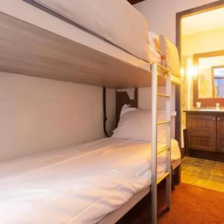 Arc 1950 2bdrm 6/8 Guests Ski-in/out Pool+jacuzzi Apartment *